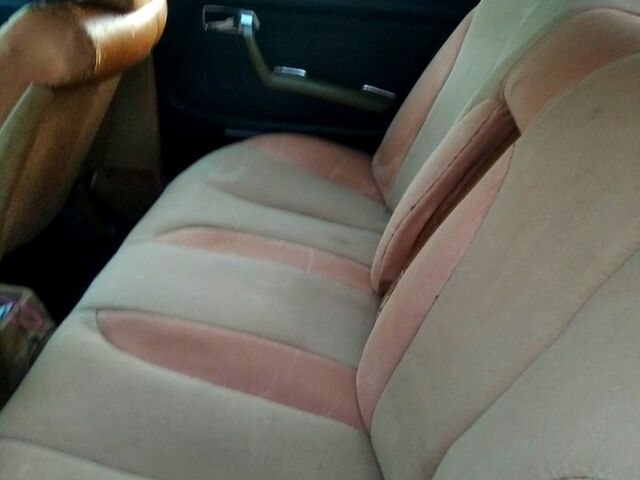 Красный Мерседес Е-Класс, объемом двигателя 2.3 л и пробегом 200 тыс. км за 1500 $, фото 5 на Automoto.ua