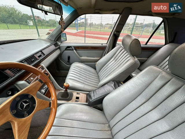 Червоний Мерседес Е-Клас, об'ємом двигуна 2 л та пробігом 400 тис. км за 699 $, фото 7 на Automoto.ua