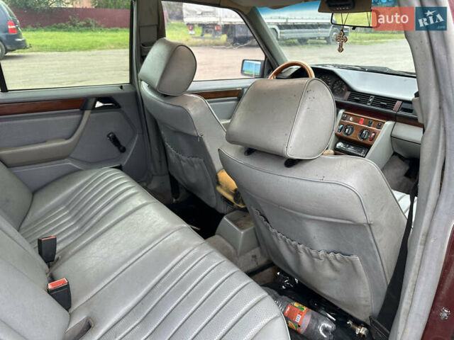 Красный Мерседес Е-Класс, объемом двигателя 2 л и пробегом 400 тыс. км за 750 $, фото 9 на Automoto.ua