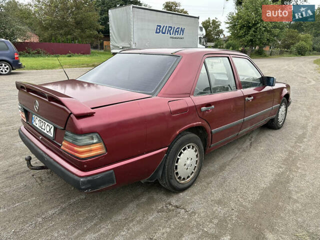 Красный Мерседес Е-Класс, объемом двигателя 2 л и пробегом 400 тыс. км за 850 $, фото 4 на Automoto.ua