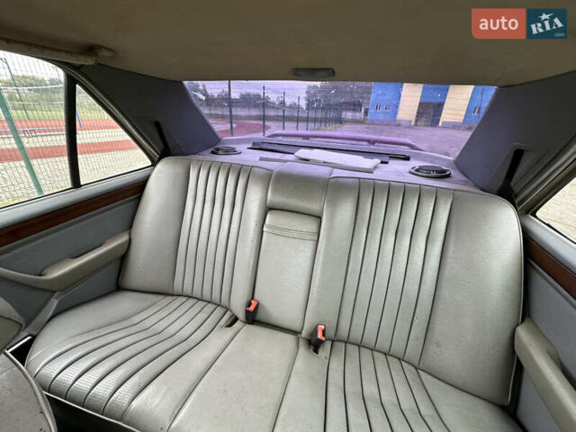 Червоний Мерседес Е-Клас, об'ємом двигуна 2 л та пробігом 400 тис. км за 699 $, фото 10 на Automoto.ua