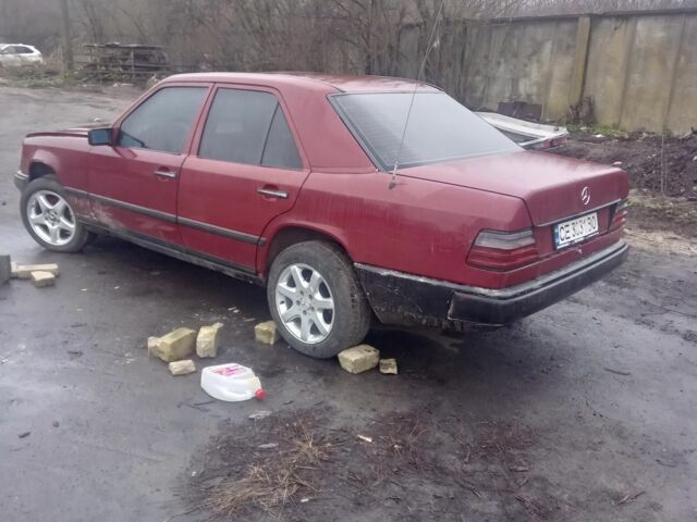 Красный Мерседес Е-Класс, объемом двигателя 2 л и пробегом 389 тыс. км за 700 $, фото 1 на Automoto.ua