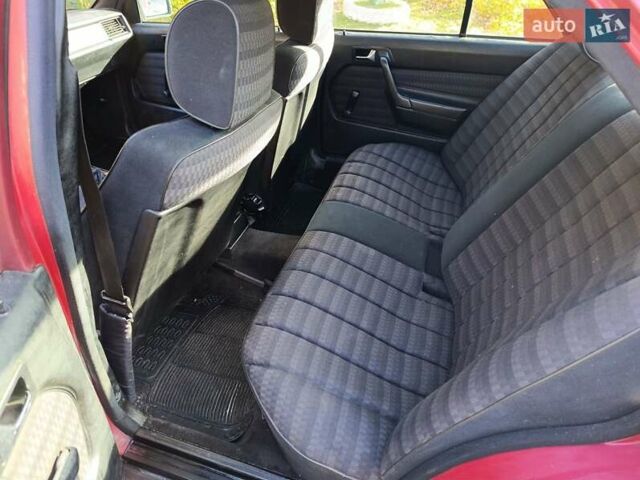 Червоний Мерседес Е-Клас, об'ємом двигуна 2 л та пробігом 349 тис. км за 1700 $, фото 2 на Automoto.ua