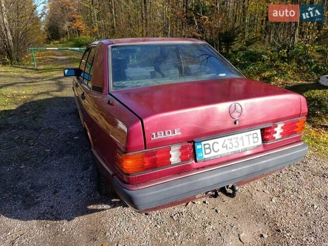 Червоний Мерседес Е-Клас, об'ємом двигуна 2 л та пробігом 349 тис. км за 1700 $, фото 4 на Automoto.ua