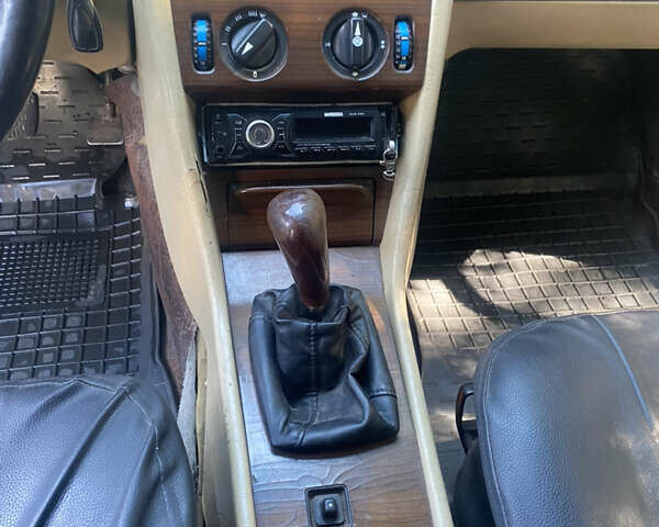 Красный Мерседес Е-Класс, объемом двигателя 2 л и пробегом 721 тыс. км за 2000 $, фото 9 на Automoto.ua