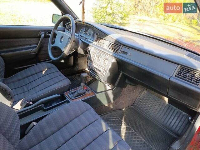 Червоний Мерседес Е-Клас, об'ємом двигуна 2 л та пробігом 349 тис. км за 1700 $, фото 10 на Automoto.ua