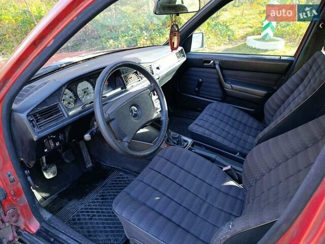 Червоний Мерседес Е-Клас, об'ємом двигуна 2 л та пробігом 349 тис. км за 1700 $, фото 3 на Automoto.ua
