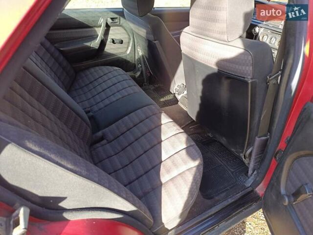 Червоний Мерседес Е-Клас, об'ємом двигуна 2 л та пробігом 349 тис. км за 1700 $, фото 1 на Automoto.ua