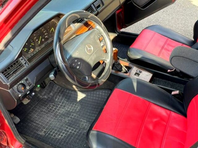 Червоний Мерседес Е-Клас, об'ємом двигуна 2 л та пробігом 0 тис. км за 3400 $, фото 1 на Automoto.ua