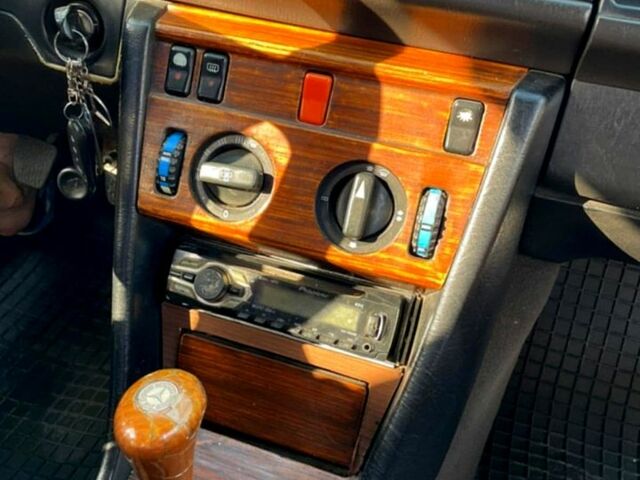 Червоний Мерседес Е-Клас, об'ємом двигуна 2 л та пробігом 0 тис. км за 3400 $, фото 2 на Automoto.ua