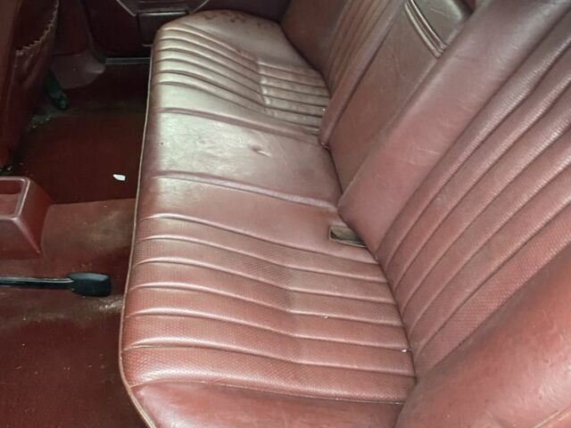 Червоний Мерседес Е-Клас, об'ємом двигуна 3 л та пробігом 300 тис. км за 1111 $, фото 4 на Automoto.ua