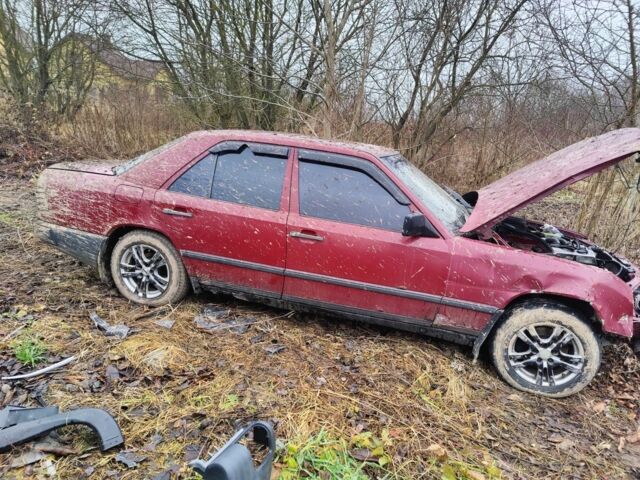 Красный Мерседес Е-Класс, объемом двигателя 3 л и пробегом 400 тыс. км за 1000 $, фото 1 на Automoto.ua