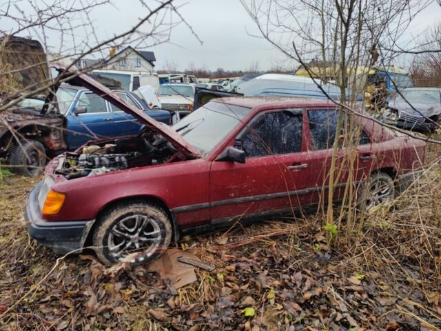 Красный Мерседес Е-Класс, объемом двигателя 3 л и пробегом 400 тыс. км за 1000 $, фото 2 на Automoto.ua