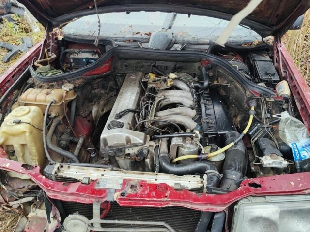 Красный Мерседес Е-Класс, объемом двигателя 3 л и пробегом 400 тыс. км за 1000 $, фото 6 на Automoto.ua