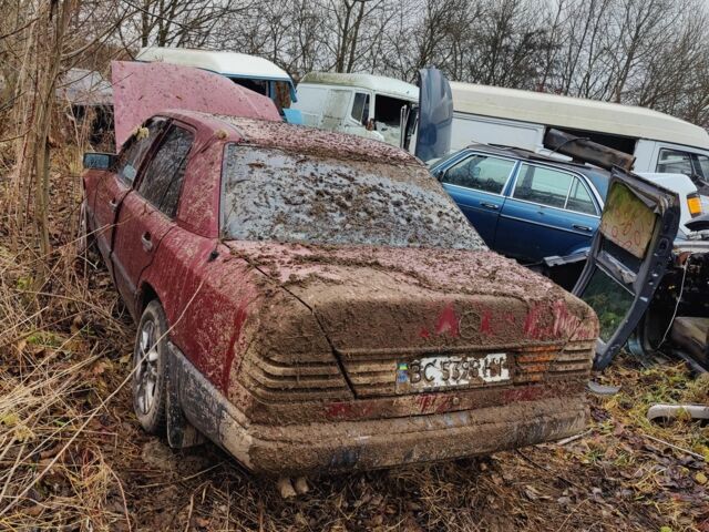 Красный Мерседес Е-Класс, объемом двигателя 3 л и пробегом 400 тыс. км за 1000 $, фото 4 на Automoto.ua