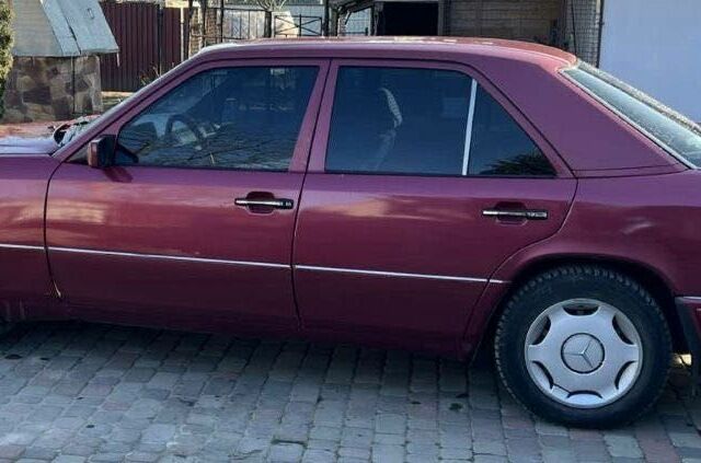 Красный Мерседес Е-Класс, объемом двигателя 0 л и пробегом 350 тыс. км за 2500 $, фото 1 на Automoto.ua