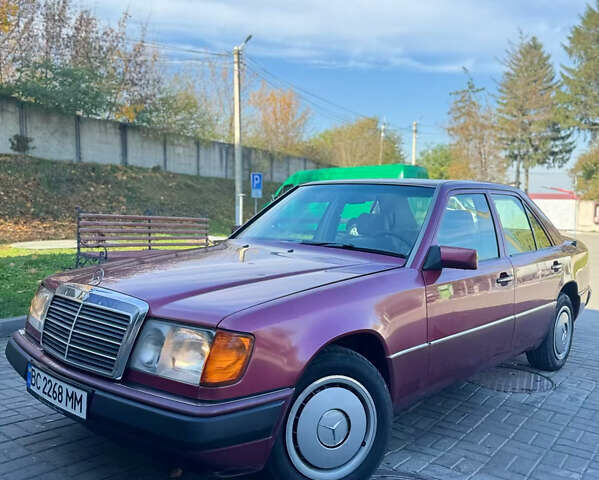 Мерседес Е-Класс 1990 в Тернополе на Automoto.ua Красный Мерседес Е-Класс, объемом двигателя 2.5 л и пробегом 420 тыс. км за 4100 $, фото 2 на Automoto.ua