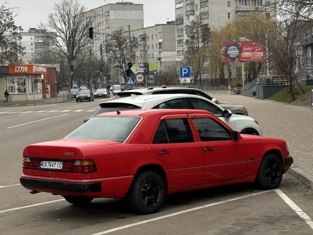 Красный Мерседес Е-Класс, объемом двигателя 2.3 л и пробегом 400 тыс. км за 1900 $, фото 2 на Automoto.ua