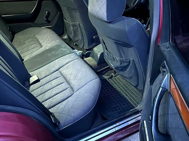 Красный Мерседес Е-Класс, объемом двигателя 2.5 л и пробегом 350 тыс. км за 2100 $, фото 9 на Automoto.ua