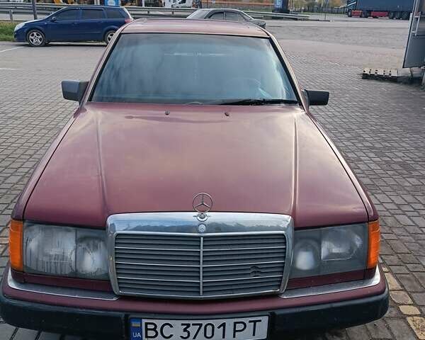 Красный Мерседес Е-Класс, объемом двигателя 2.5 л и пробегом 350 тыс. км за 2600 $, фото 5 на Automoto.ua