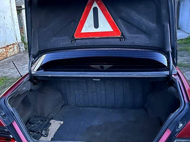 Красный Мерседес Е-Класс, объемом двигателя 2.5 л и пробегом 350 тыс. км за 2100 $, фото 8 на Automoto.ua