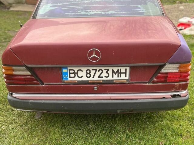 Червоний Мерседес Е-Клас, об'ємом двигуна 3 л та пробігом 300 тис. км за 2300 $, фото 3 на Automoto.ua