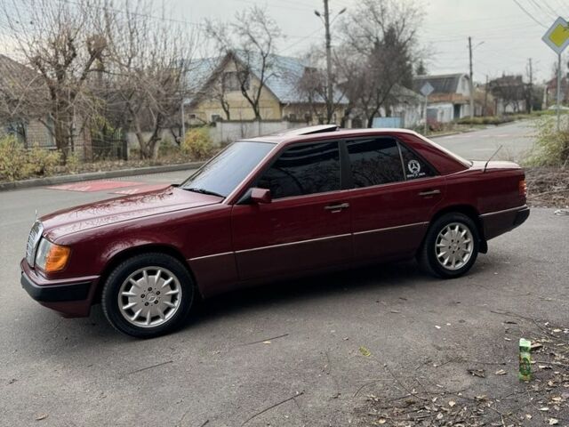 Красный Мерседес Е-Класс, объемом двигателя 2.2 л и пробегом 390 тыс. км за 4600 $, фото 4 на Automoto.ua