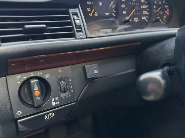 Красный Мерседес Е-Класс, объемом двигателя 2.2 л и пробегом 390 тыс. км за 4600 $, фото 14 на Automoto.ua