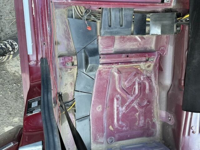 Красный Мерседес Е-Класс, объемом двигателя 2.2 л и пробегом 390 тыс. км за 4600 $, фото 17 на Automoto.ua