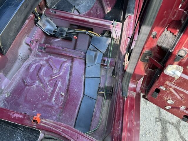 Красный Мерседес Е-Класс, объемом двигателя 2.2 л и пробегом 390 тыс. км за 4600 $, фото 21 на Automoto.ua