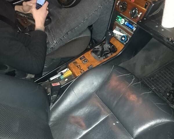 Красный Мерседес Е-Класс, объемом двигателя 2 л и пробегом 10 тыс. км за 2400 $, фото 6 на Automoto.ua