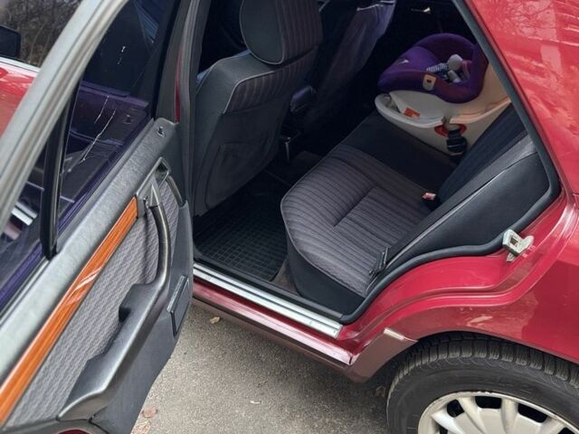 Красный Мерседес Е-Класс, объемом двигателя 2.2 л и пробегом 390 тыс. км за 4600 $, фото 9 на Automoto.ua