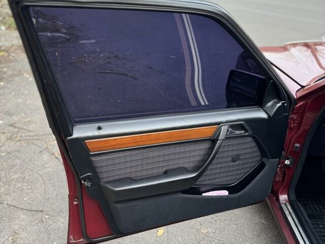 Красный Мерседес Е-Класс, объемом двигателя 2.2 л и пробегом 390 тыс. км за 4600 $, фото 6 на Automoto.ua