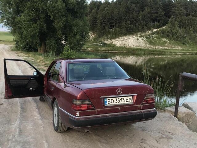 Красный Мерседес Е-Класс, объемом двигателя 2.2 л и пробегом 460 тыс. км за 2500 $, фото 3 на Automoto.ua