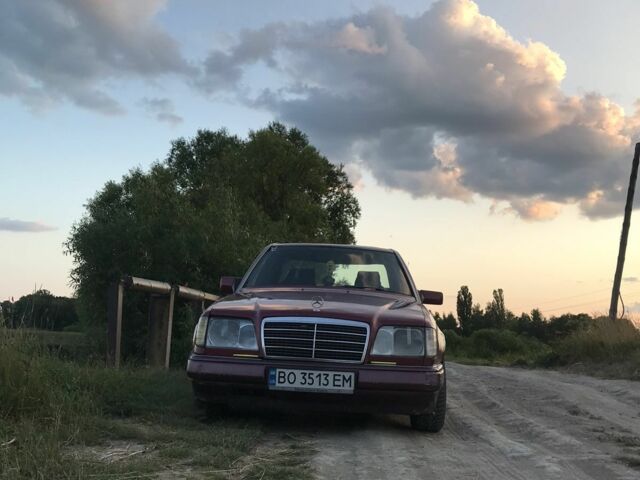Красный Мерседес Е-Класс, объемом двигателя 2.2 л и пробегом 460 тыс. км за 2500 $, фото 1 на Automoto.ua