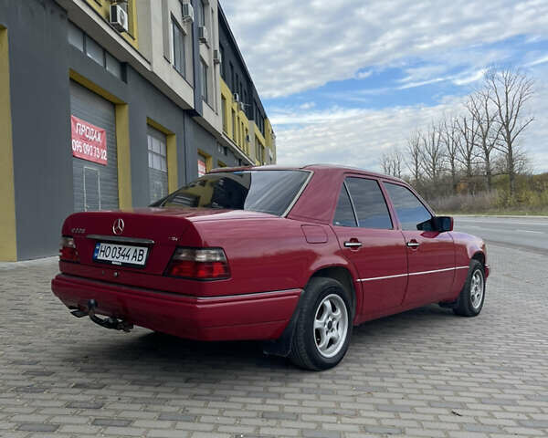 Красный Мерседес Е-Класс, объемом двигателя 2.2 л и пробегом 448 тыс. км за 4150 $, фото 7 на Automoto.ua