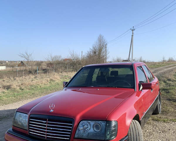 Червоний Мерседес Е-Клас, об'ємом двигуна 2 л та пробігом 582 тис. км за 2800 $, фото 8 на Automoto.ua