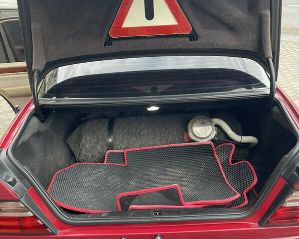 Красный Мерседес Е-Класс, объемом двигателя 2.2 л и пробегом 448 тыс. км за 4150 $, фото 16 на Automoto.ua