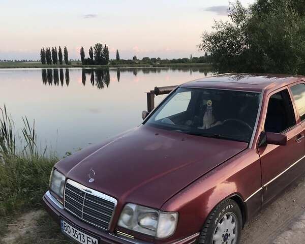 Красный Мерседес Е-Класс, объемом двигателя 2.2 л и пробегом 460 тыс. км за 2500 $, фото 1 на Automoto.ua