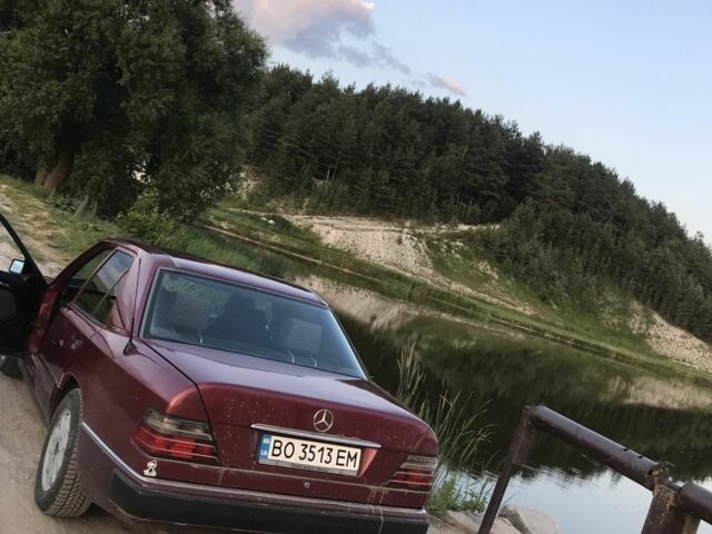 Красный Мерседес Е-Класс, объемом двигателя 2.2 л и пробегом 460 тыс. км за 2500 $, фото 4 на Automoto.ua