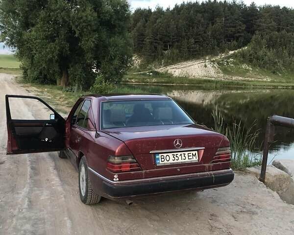 Красный Мерседес Е-Класс, объемом двигателя 2.2 л и пробегом 460 тыс. км за 2500 $, фото 2 на Automoto.ua