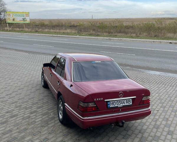 Красный Мерседес Е-Класс, объемом двигателя 2.2 л и пробегом 448 тыс. км за 4150 $, фото 5 на Automoto.ua