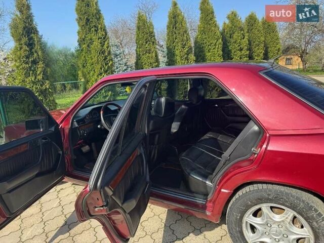 Красный Мерседес Е-Класс, объемом двигателя 2.5 л и пробегом 480 тыс. км за 2700 $, фото 5 на Automoto.ua
