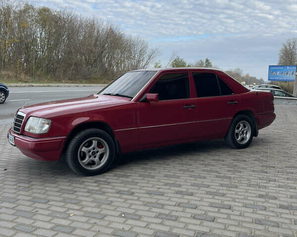 Красный Мерседес Е-Класс, объемом двигателя 2.2 л и пробегом 448 тыс. км за 4150 $, фото 3 на Automoto.ua