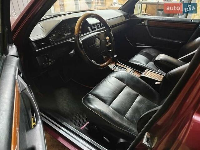 Червоний Мерседес Е-Клас, об'ємом двигуна 3 л та пробігом 391 тис. км за 5600 $, фото 4 на Automoto.ua