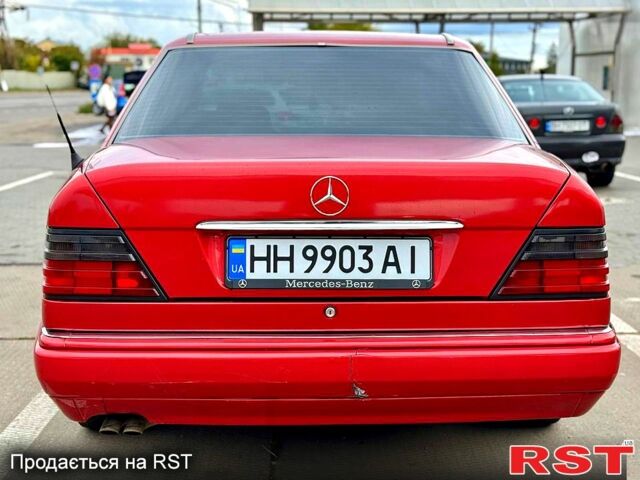 Красный Мерседес Е-Класс, объемом двигателя 2.8 л и пробегом 402 тыс. км за 3500 $, фото 8 на Automoto.ua