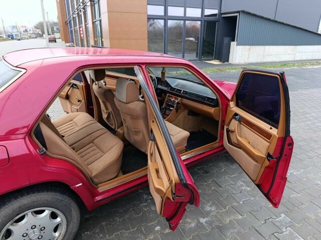 Красный Мерседес Е-Класс, объемом двигателя 2 л и пробегом 350 тыс. км за 3000 $, фото 4 на Automoto.ua