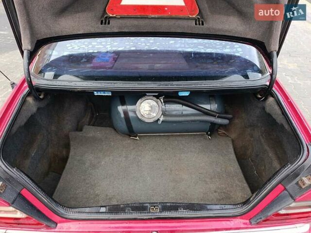 Красный Мерседес Е-Класс, объемом двигателя 2 л и пробегом 350 тыс. км за 2700 $, фото 9 на Automoto.ua
