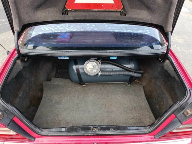 Красный Мерседес Е-Класс, объемом двигателя 2 л и пробегом 350 тыс. км за 3000 $, фото 7 на Automoto.ua