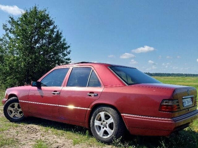 Красный Мерседес Е-Класс, объемом двигателя 3 л и пробегом 999 тыс. км за 3000 $, фото 4 на Automoto.ua